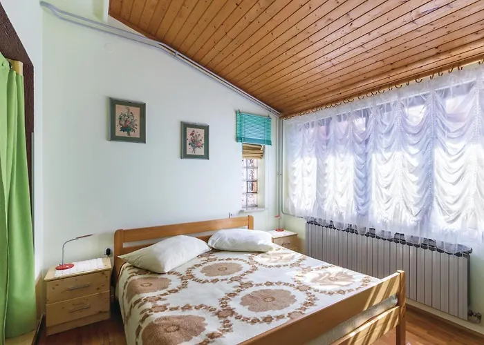 Apartament Peroj Ii *