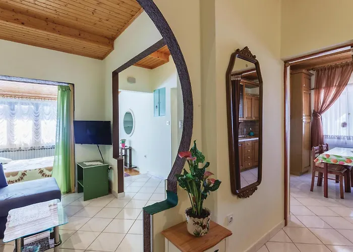 Apartament Peroj Ii *