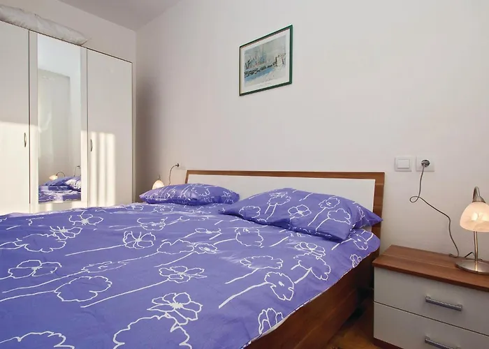 Apartament Peroj Ii *