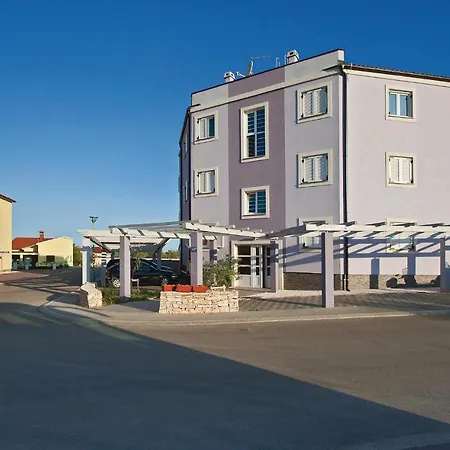 公寓 Peroj Ii 沃德年