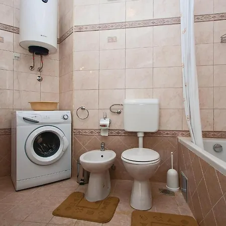 Amazing Apartment In Vodnjan With Kitchen *