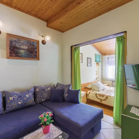 Amazing Apartment In Vodnjan With Kitchen