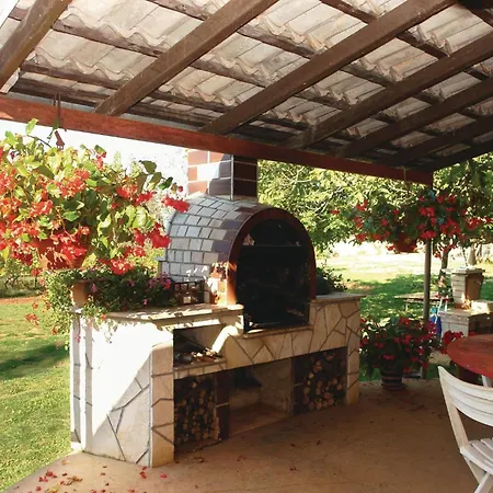 Amazing Apartment In Vodnjan With Kitchen