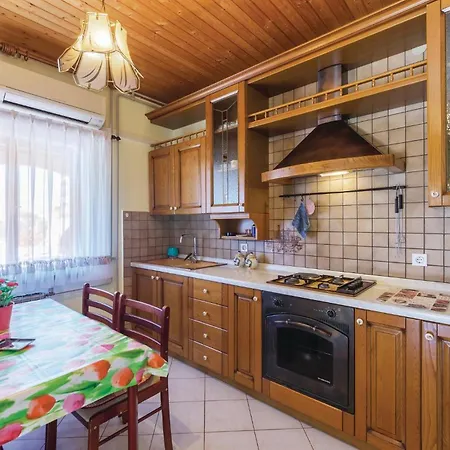Amazing Apartment In Vodnjan With Kitchen Apartment *